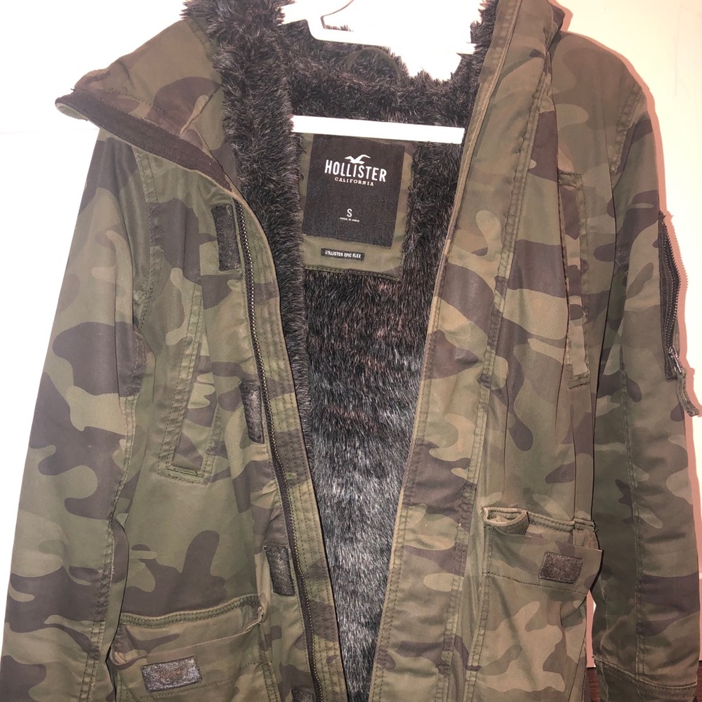Hollister warm camo jacket